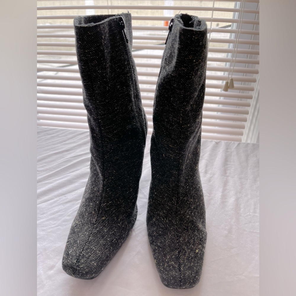 Chinese laundry half boot size 8M color gray